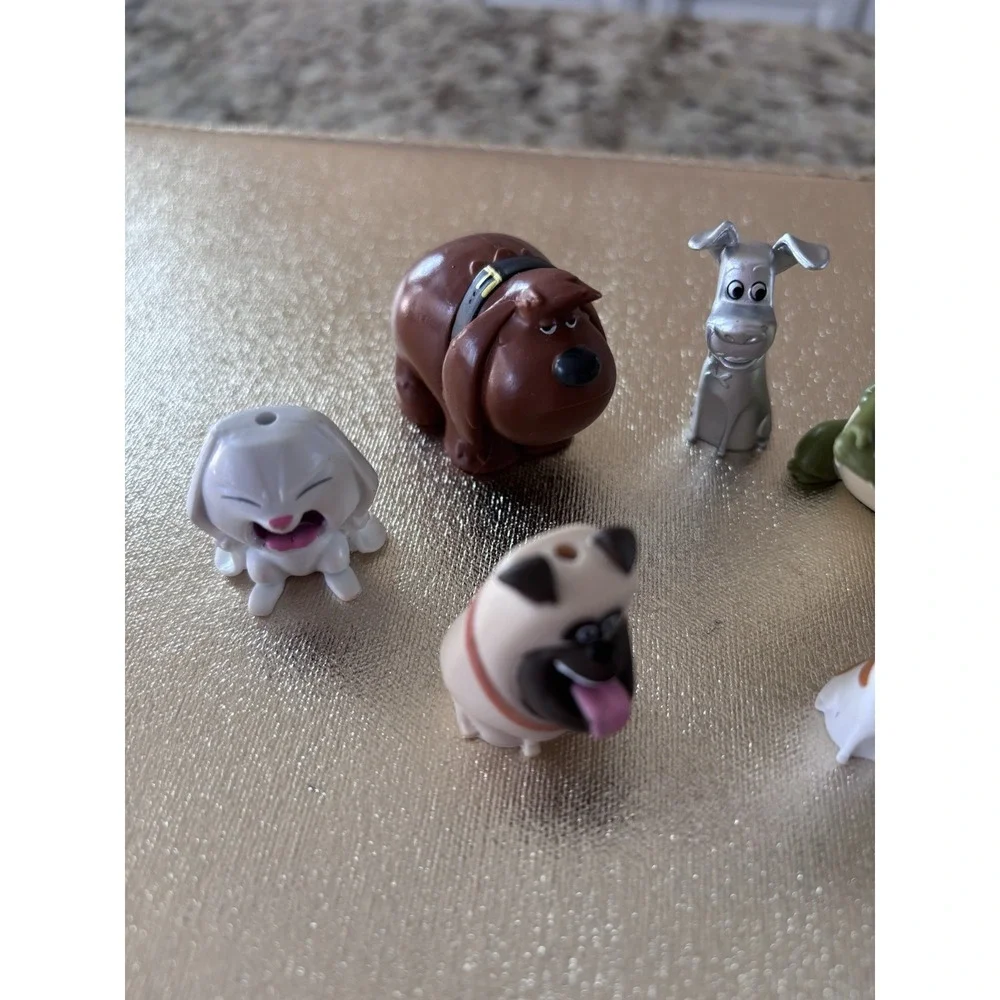 Secret Lives Of Pets Figures Toy Lot Seven Pieces.  3009‎